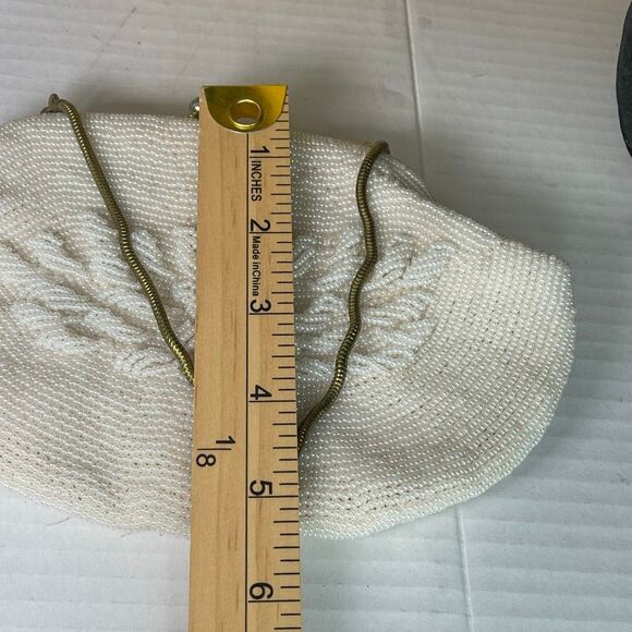 Vintage made in Hong Kong hand beaded handbag. - Picture 4 of 9